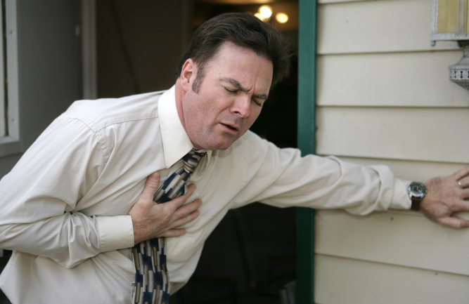 心肌梗塞|34岁男子牙疼就医，竟突发心梗，医生：警惕心梗来临前的3个征兆