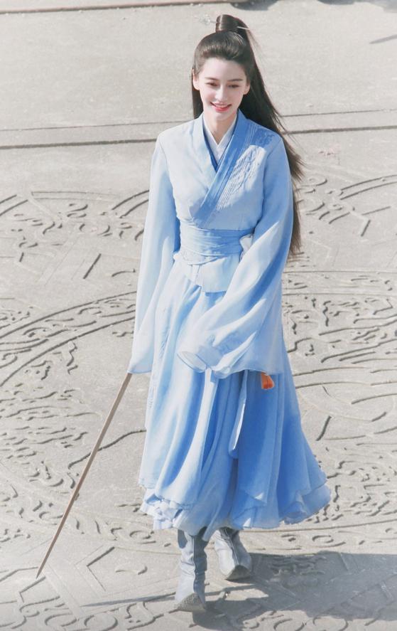 baby新戏尘缘杀青凡尔赛式炫耀美貌累丑暂时与我无关