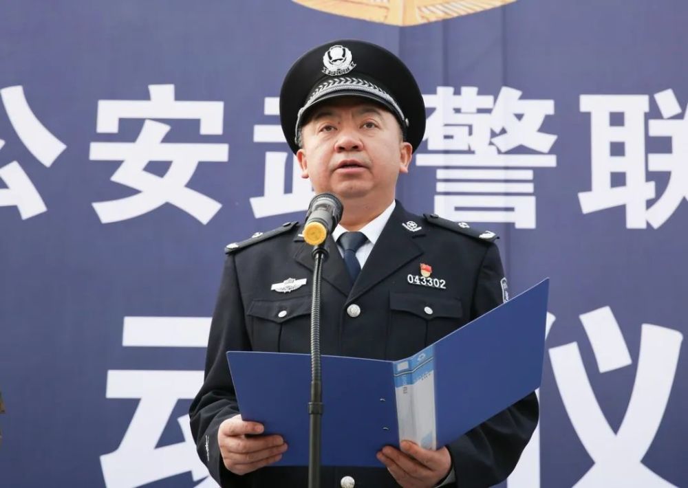 公安武警联勤巡逻 共筑平安"春节"