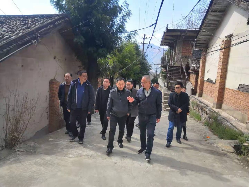 州委曾怀阳副秘书长,张剑主任走访调研西昌永胜公司