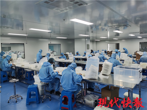 新春走基层丨泰州有群驻厂员春节留守企业助力防疫保生产