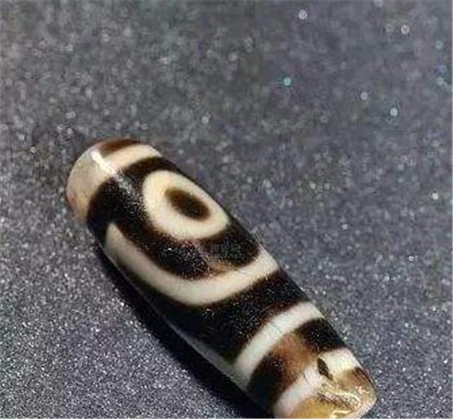 李连杰有一颗九眼天珠,竟然价值上亿元,原来是天珠之王