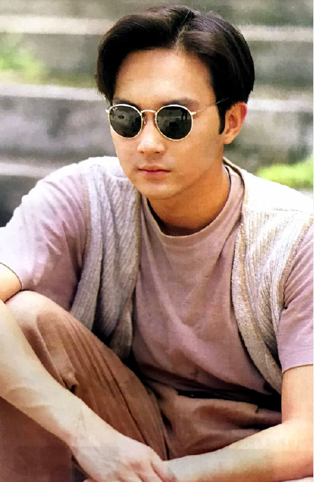 年轻时的张智霖,给人一种看着极其舒服的感觉