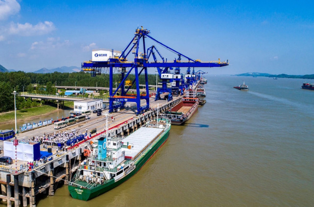 该项目是我市在继黄颡口砂石集并中心码头6个泊位,黄石电建产业园码头