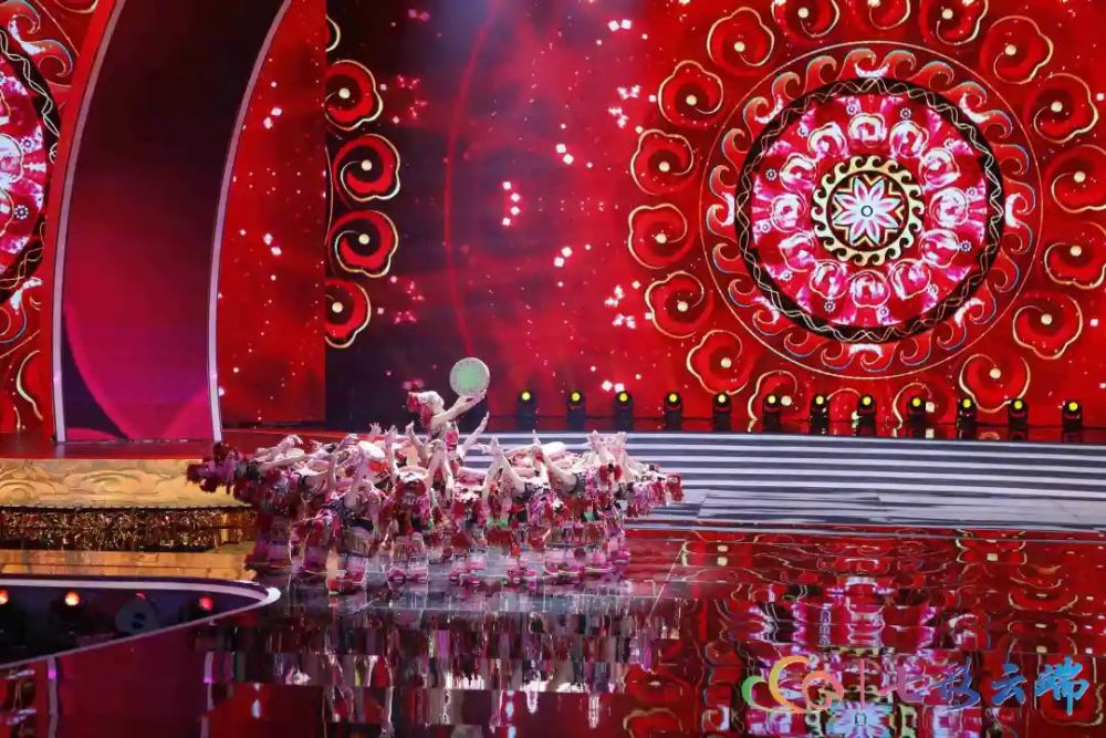"云南春晚"来啦!丨编导镜头中的春意和年味儿_腾讯新闻