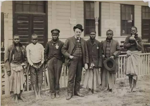 萨拉·巴特曼|“人类动物园”曾经，人类也被锁进笼子