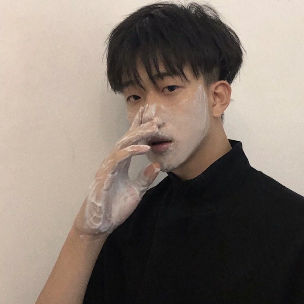 男生头像:"愿你笑的开心喜欢的人一直在身边"_腾讯新闻