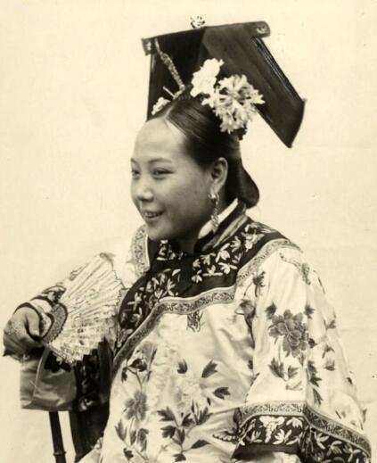 清朝贵族妇女老照片