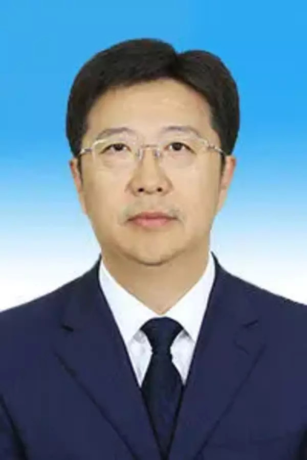 高永简历2月9日上午,郑东新区召开领导干部会议,宣布市委决定:高永