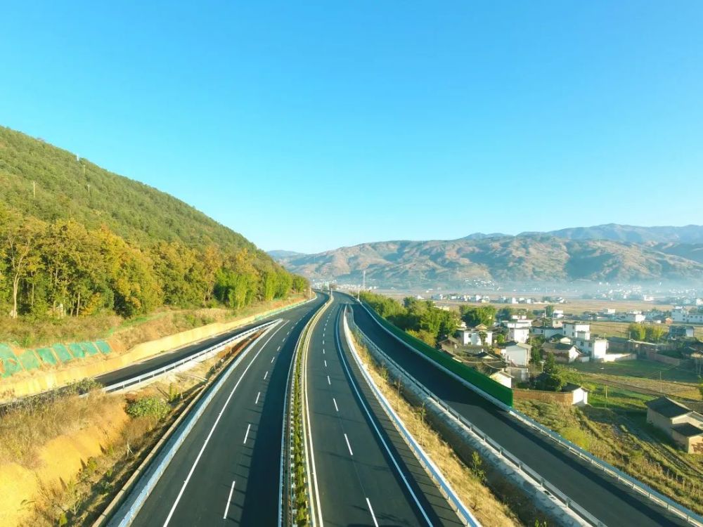 三年鏖战!蜿蜒山壑变康庄大道