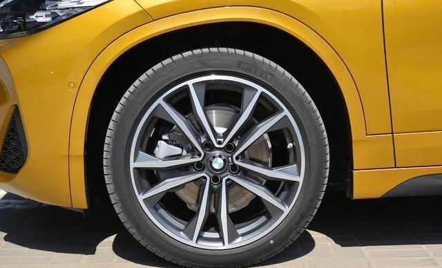 宝马 x2 轮毂设计大胆尾部充满野性