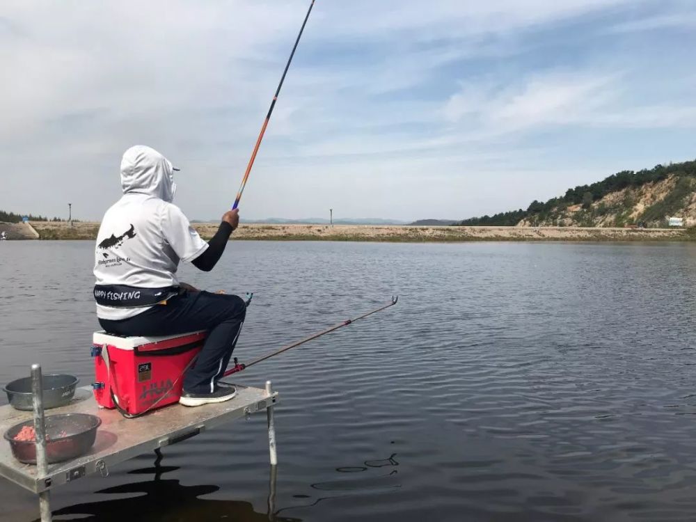 掌握这几个手竿的抛竿技巧,指哪打哪,如若等闲