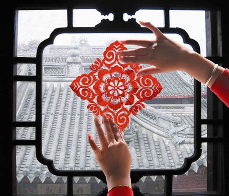 廿九贴窗花,晋北农村过年必备,窗花这样剪出来,春天到了好气象_腾讯