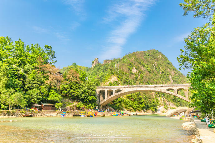 溫州楠溪江竹筏漂流起點主要有渡頭,小港,楠溪江二橋,獅子巖,龍河渡五