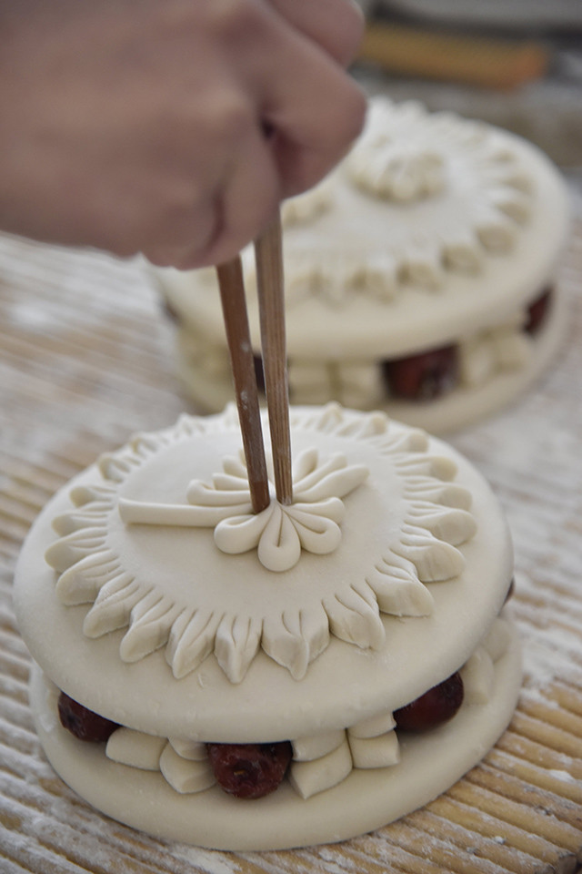 在山东聊城一带,当地村民有过年蒸花糕,做花馍的习