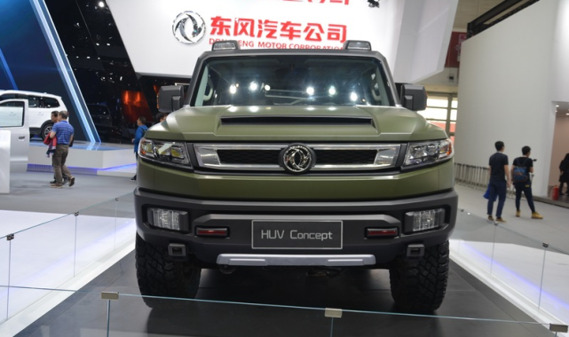 东风huv由东风自主研发,外观凶猛,棱角分明,笔直的线条将硬派suv的
