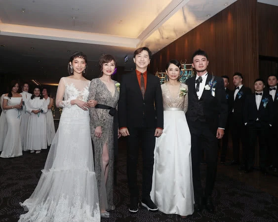 他们在2018年登记结婚,2019年底补办婚礼,因为柴智屏与陈子豪的妈妈是