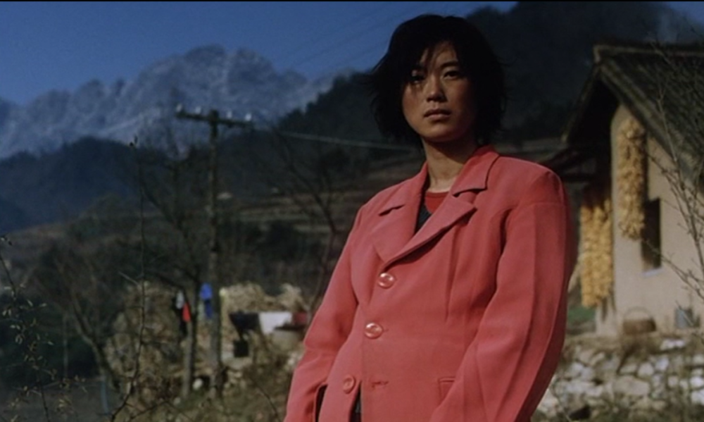 就在白雪梅似乎失去一切希望的时候,村里的一个小孩子帮她把信寄了