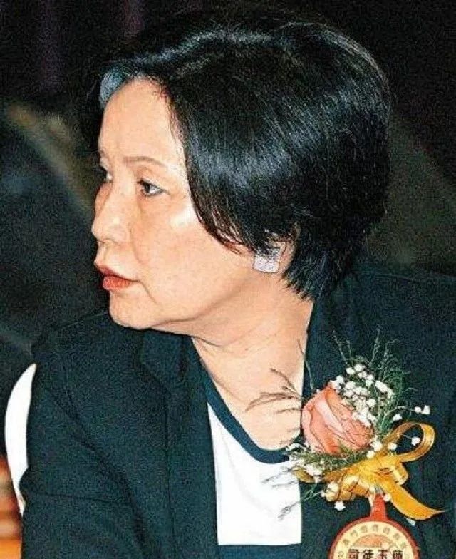 她是洪兴十三妹原型澳门女赌王百亿身价70多岁仍单身
