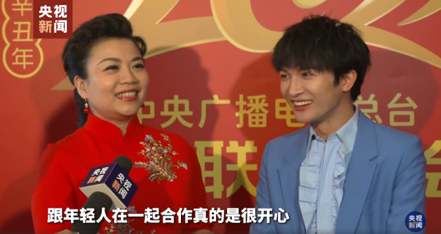 周深首次登上春晚舞台期待他与张也老师的舞台合作