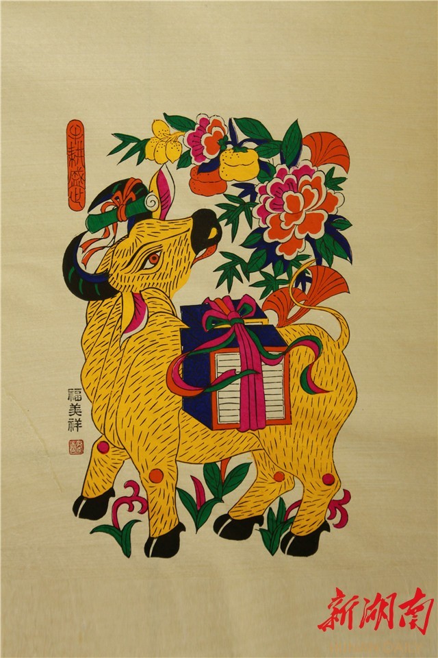 湖南日报滩头生肖年画牛耕盛世亮相