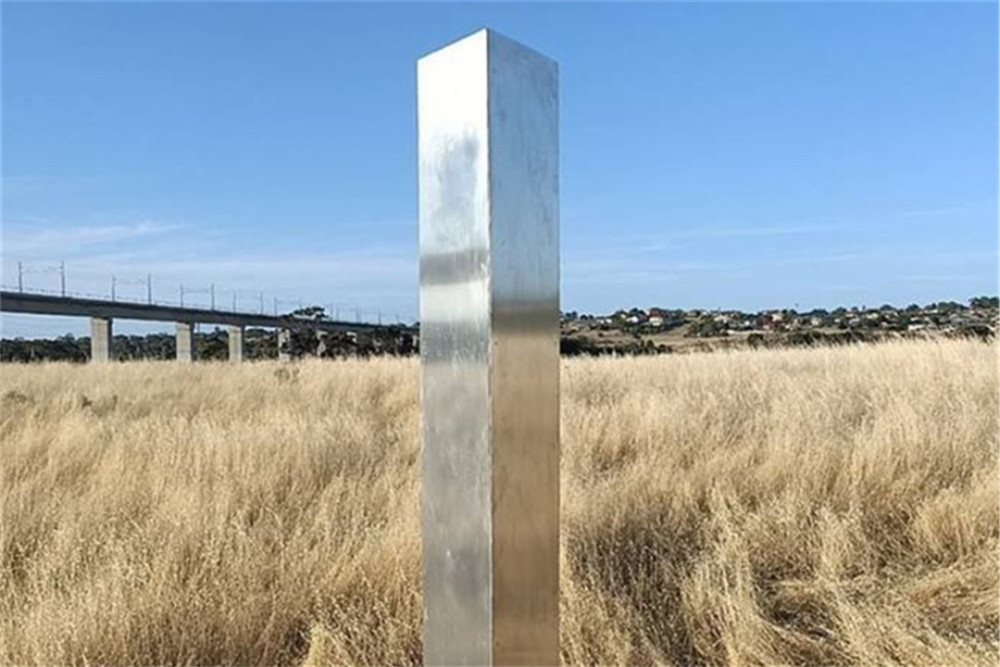 金属柱的秘密还未解开土耳其又现神秘巨石还刻着文字