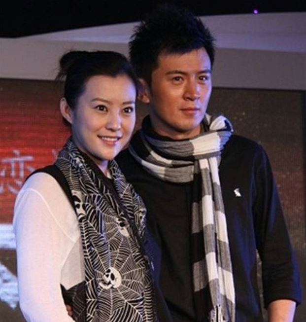 郝蕾曾与郭家铭合作拍摄新版《永不瞑目》,但中间郝蕾却被换掉,顶替她