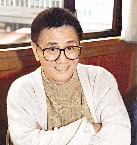 "鬼才"黄霑:骂过刘德华,怼过成龙,和李小龙打架,他有多牛?