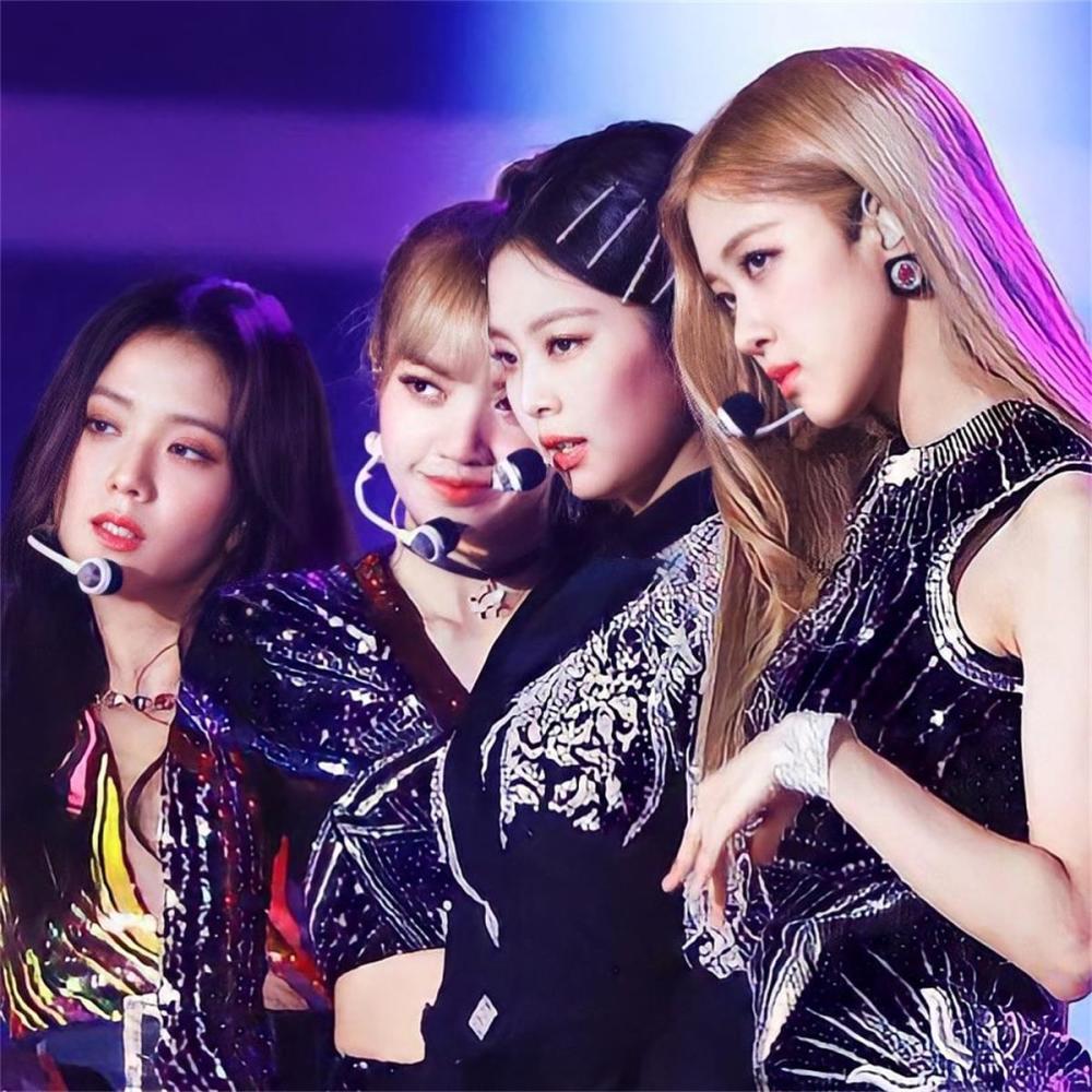 blackpink:一个口罩引发的争议,网友抨击,粉丝维护!