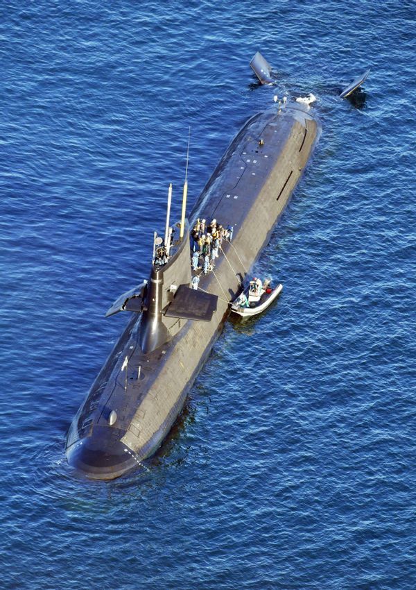 日本苍龙号潜艇被撞,或因练习偷袭战术失误所致_腾讯新闻