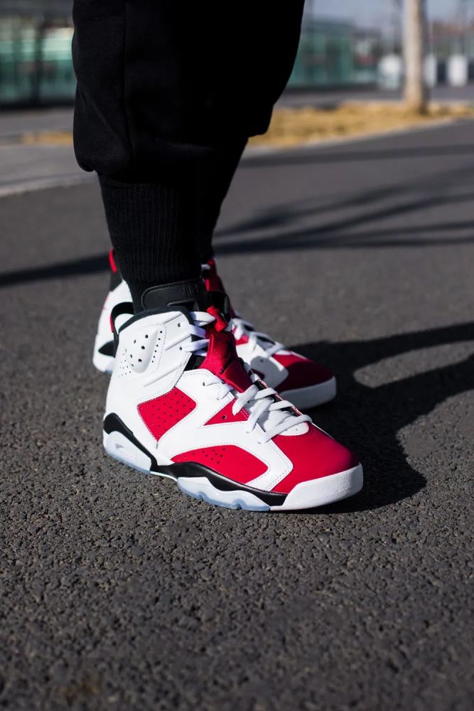 不要忘了新年第一抽胭脂红aj6男女款明早发售