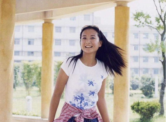 冯巩爱徒贾玲为感谢父亲和姐姐为其买房买车对师傅感激不尽