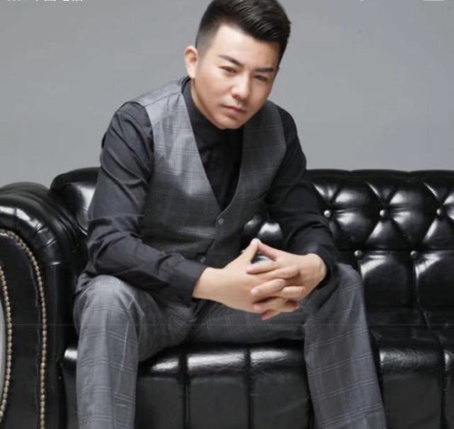 流氓三金承认舞帝老利借过8万给他刘美莹怒斥刘二狗粉丝没良心