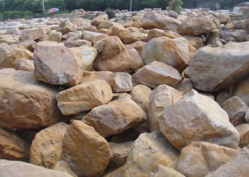 只因改了个名字,一块石头就被卖出1000万,如今摆地摊卖10块