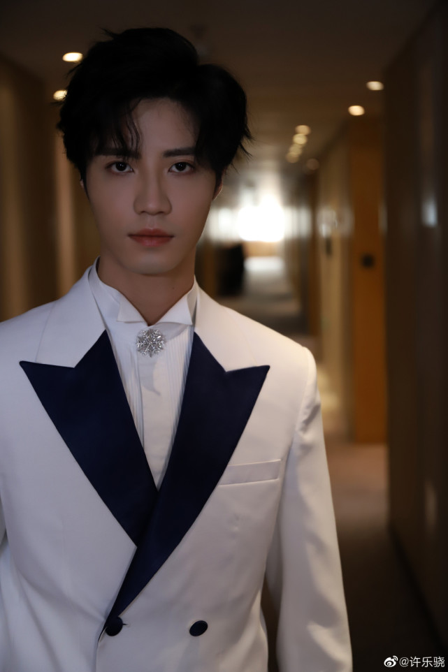 作为演员来说,许乐骁的外形气质都很不错,如果资源能够再给力一点,他