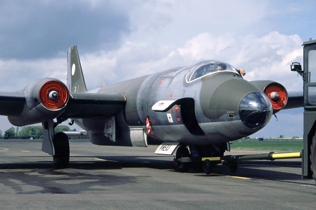 英国堪培拉喷气式轰炸机二战后英国的军工外销爆款