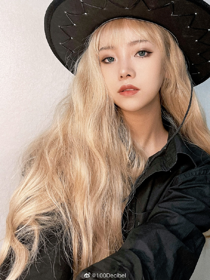 该评论收获了不少赞,有人干脆直接在评论区@了福克斯的前女友小张