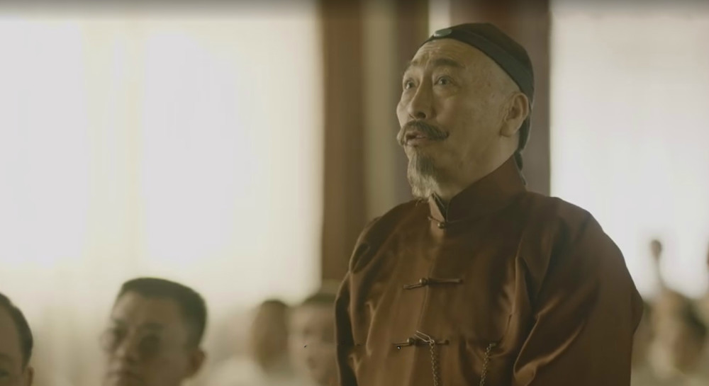 《觉醒年代》有深意,辜鸿铭为何总漱口,这里边藏着古人做派