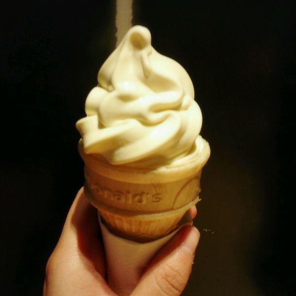 麦当劳香草冰淇淋图片
