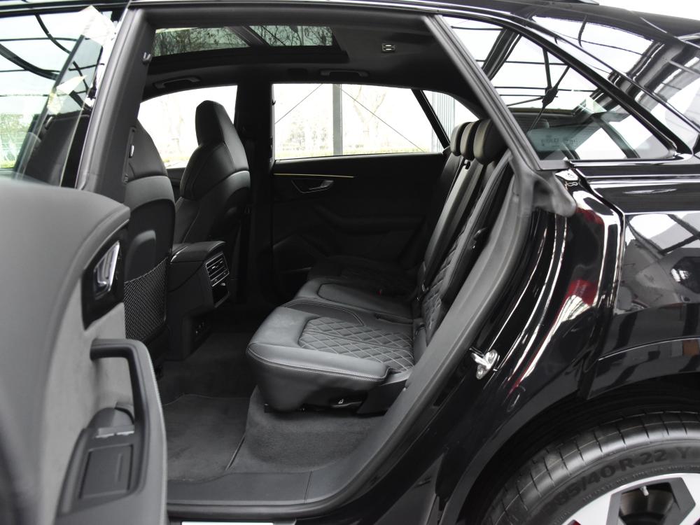 a6l不够宽敞?试试它吧,实拍奥迪q8