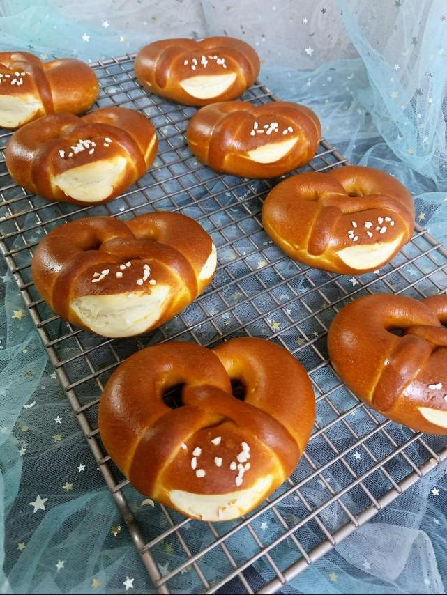 日式碱水小面包嚼劲十足一吃就爱上