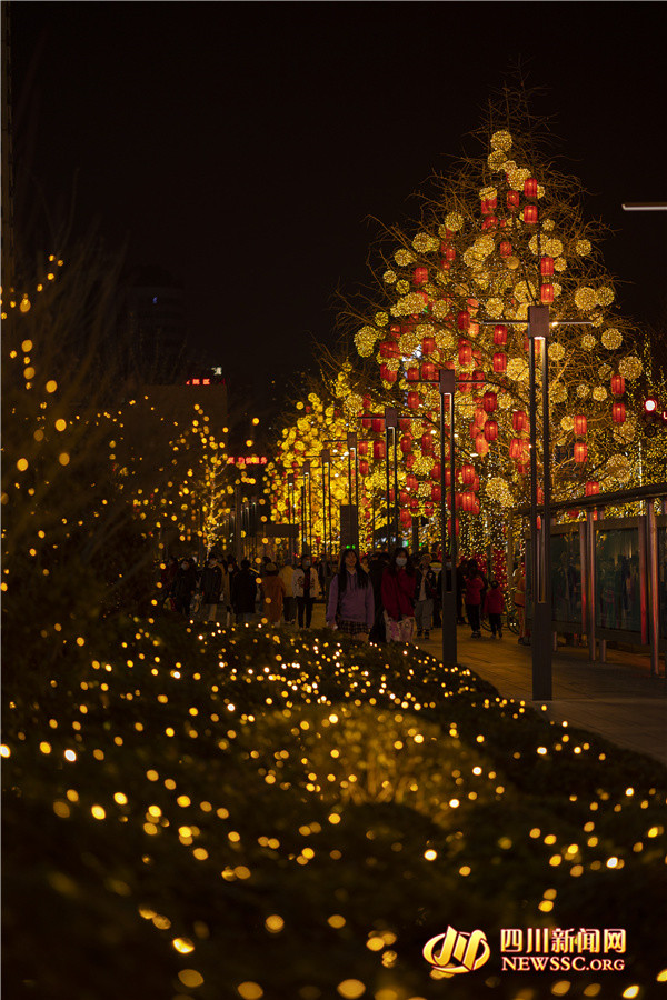 大红灯笼高高挂 成都红红火火迎新春