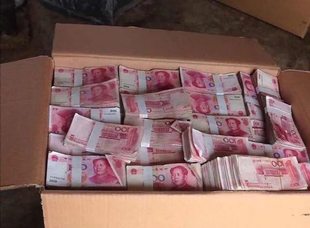 也许这100万现金对于很多身家几十亿上百亿的人来说不算什么,但从全国