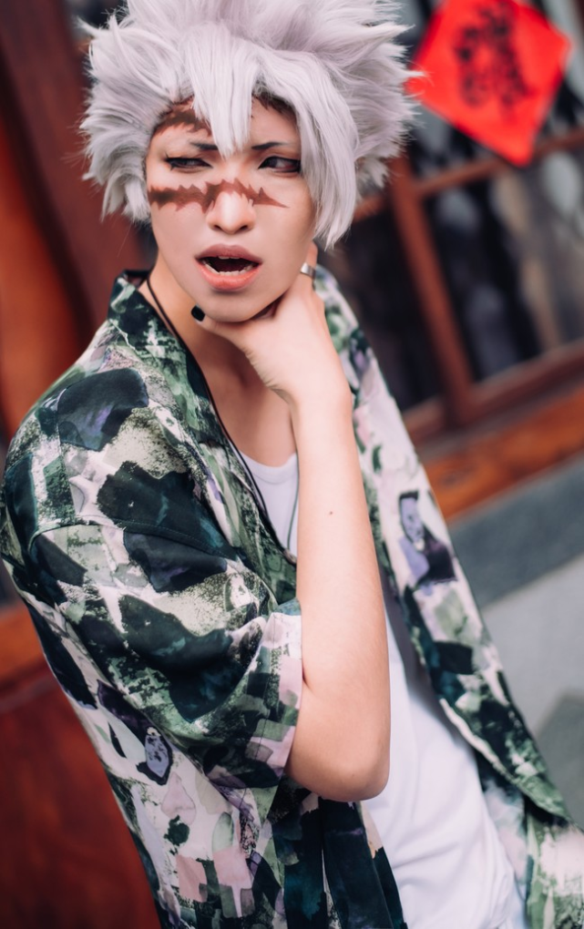 现代装扮,富冈义勇被蝴蝶忍揍啦|鬼灭之刃|鬼杀队|coser|富冈义勇