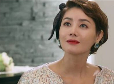 李敏镐传新恋情?对方是曾演其妈妈的53岁金成玲,网友:难以置信