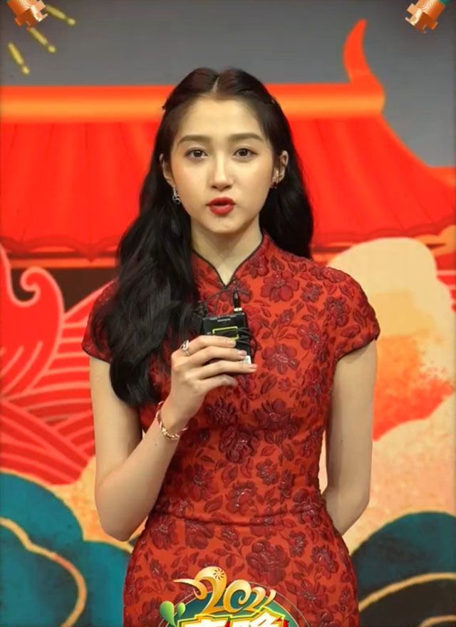 央视春晚女星集体送祝福,关晓彤不ps也好看,周冬雨生图不敢认