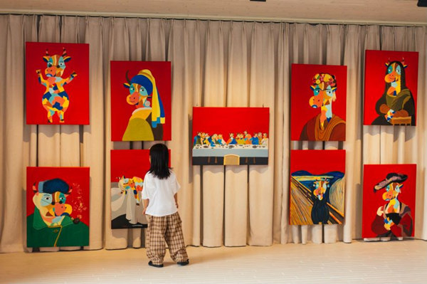 naomi小怪兽世界公益儿童艺术画展亮相三亚海棠湾