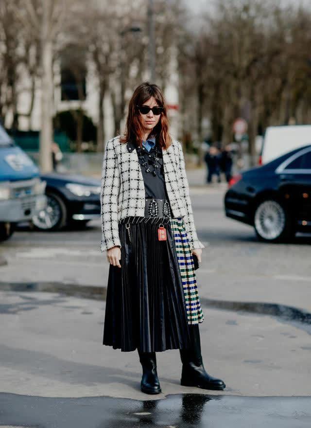 百褶裙冬季怎么搭配才好看?配毛衣卫衣都不错,时尚舒适又有型