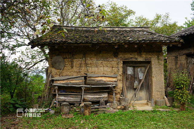 陕南秦岭探秘:这样的深山老房子,冬暖夏凉具有智慧,已经越来越少了