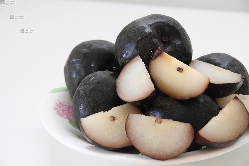 最常见的是冰梨和冻柿子.